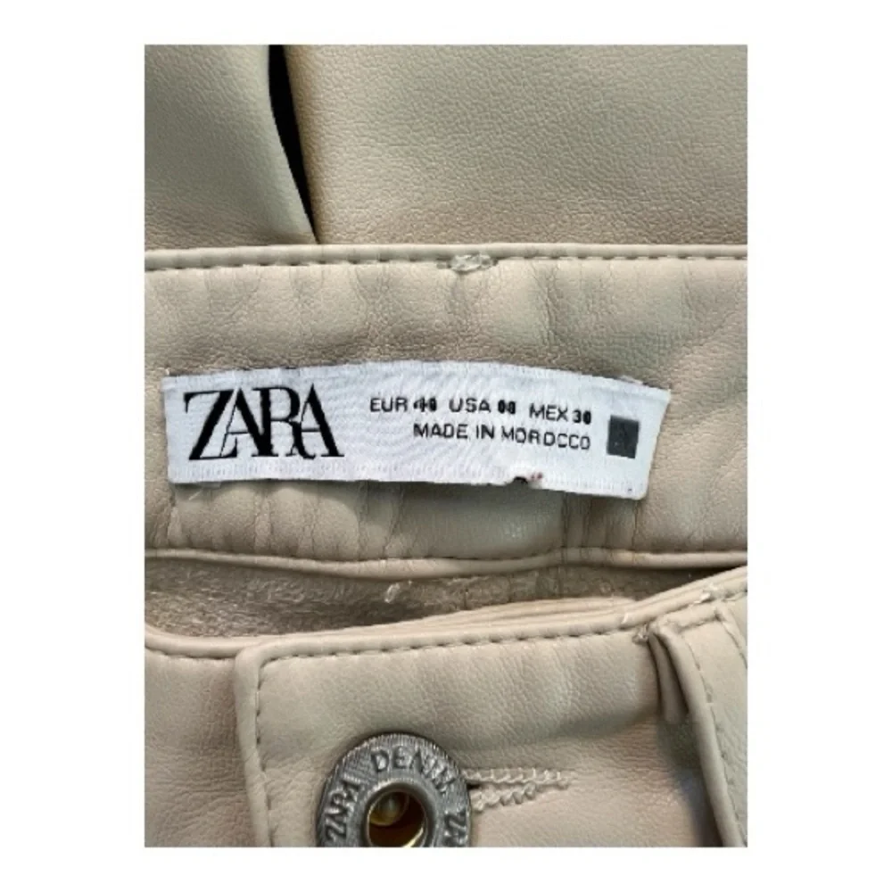 🤍✨ EUC ZARA Ecru High-Waisted Faux Leather Flared Pants | Sz 8 - Picture 6 of 8